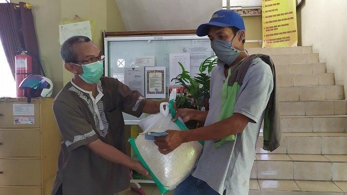 12 Tahun Jadi Tukang Becak, Achmadi Ternyata Baru Sekali ini Dapat Bantuan Beras Gratis