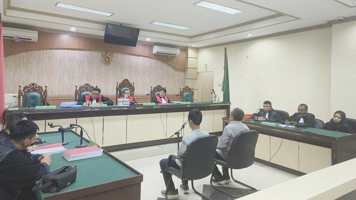 Dua Terdakwa Dugaan Korupsi Pemandian Air Panas Tanuhi Kabupaten HSS Dituntut 15 Bulan Penjara