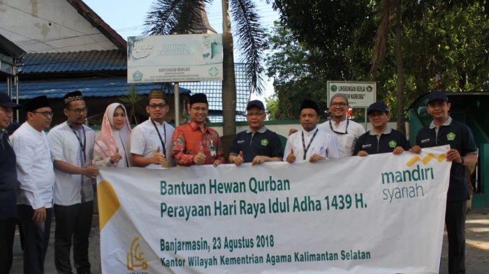 UMB dan Kepala Kemenag Kebagian 1 Ekor Sapi dari Bank Syariah Mandiri