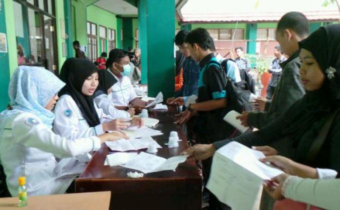 Ratusan Mahasiswa Baru Uniska Ikuti Tes Urine
