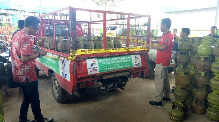 Satgasus BBM Polda Kalsel Tindak Pangkalan Diduga Menaikan Harga Gas LPJ 3 Kg di Gunung Sari