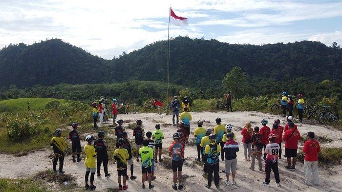 Peringati HUT ke-76 Kemerdekaan RI, Goweser HSS Gelar Upacara di Gunung Mandala Puncak Asam Kalsel