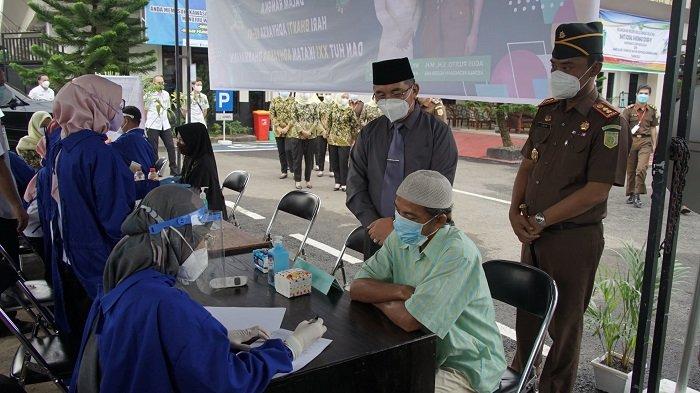 Hari Bakti Adhyaksa ke-61, Kejari HSS Gelar Vaksinasi Covid-19