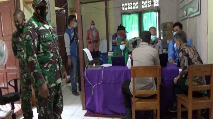 Proses Vaksinasi Covid-19 di Puskesmas Baringin Berlangsung Tiga Sesi, Dijaga Aparat TNI Polri