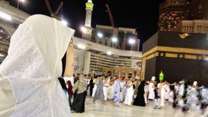Doa Menggelitik Via Vallen Saat Umrah, Perjodohan Rival Nella Kharisma Itu Jadi Sorotan