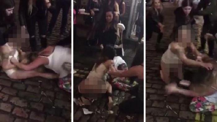 Dua Perempuan Ini Berkelahi Hingga Hampir Telanjang