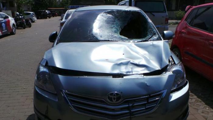 Astaga, Pesepeda yang Tewas Ditabrak Vios Sempat Terpental Tembus Kaca Mobil