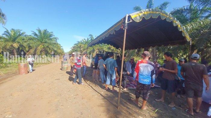 Puluhan Tahun Lewati Jalan Compang-camping, Ini Kegundahan Warga Tebingsiring Tanahlaut Kalsel