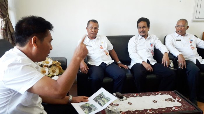 Wabup Tapin Instruksikan Jembatan Segera Diperbaiki