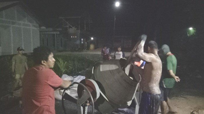 Didukung Material 2 Perusahaan, Warga Kotabaru Tuntaskan Pengecoran Jalan dengan Gotong Royong