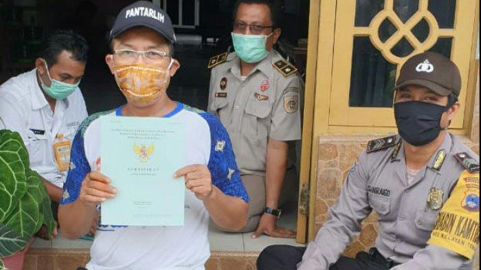 Sedang Wabah Covid-19, Petugas Pertanahan Banjarmasin Antar Sertifkat ke Rumah Warga