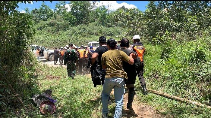 Tutup Jalan Hauling milik Balangan Coal, Warga Desa Hukai Ini Sebut Tak Pernah Ada Ganti Rugi