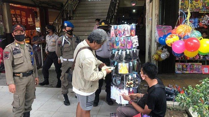 Petugas Gabungan di Tabalong Sisir Pasar Tanjung, Tegakan Disiplin Protokol Kesehatan
