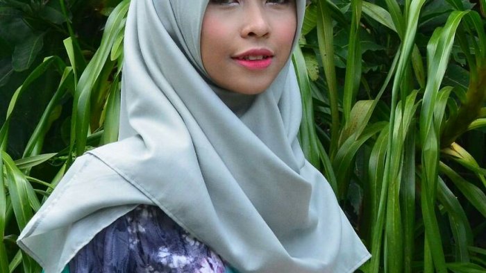 Yasmin Qamarani Selipkan Pesan Dakwah Lewat Buket Bunga