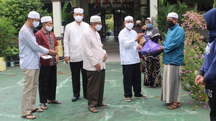 Kumpulkan Zakat Fitrah dan Mal Pegawai, Kemenag Kapuas Salurkan Beras dan Uang Segini