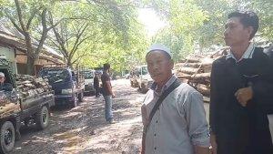 27-pikap-angkut-kayu-bakar-dari-Kintap-untuk-haul-guru-Sekumpul-2024-Rabu-29112023.jpg