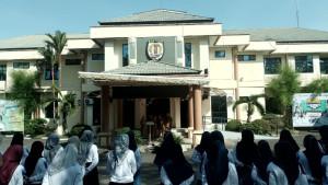 75-Guru-di-HST-dilepas-mengikuti-Outing-Class-Program-SBI.jpg