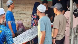 AKHIRI-HIDUP-Suasana-di-sekitar-rumah-kerabat-kss.jpg