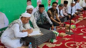ASISTEN-Pemerintahan-dan-Kesra-Pemkab-Tala-H-Hairul-Rijal-ketiga-kiri1.jpg