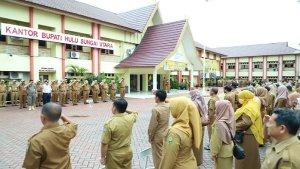 ASN-Pemkab-HSU-saat-laksankan-apel-di-halaman-Kantor-Bupati-HSU.jpg