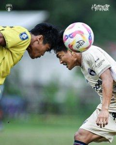 Adu-kepala-pemain-Barito-U-20-lawan-Persita-U-20.jpg
