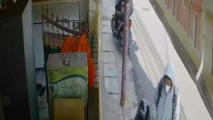 Aksi-pencurian-sepeda-motor-milik-customer-toko-Al-Arabi.jpg
