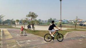 Anak-anak-sedang-bermain-di-Jogging-track-Citraland-Kabupaten-Banjar.jpg