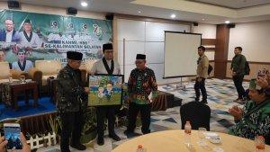 Anies-Baswedan-berfoto-bersama-kader-HMI-dan-KAHMI.jpg