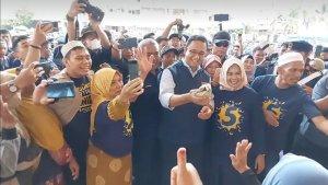 Anies-Rasyid-Baswedan-saat-berkunjung-ke-Dapur-Himalaya-DPW-Partai-Nasdem-Kalsel1.jpg