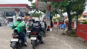 Antrean-kendaraan-di-sejumlah-SPBU-tetap-ramai.jpg
