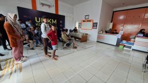 Antrian-warga-mencairkan-BSU-di-Kantor-Pos.jpg