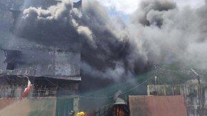 Api-berkobar-di-gudang-di-Jalan-Bukit-Cinta-Balikpapan.jpg
