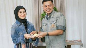 Artis-Irish-Bella-tumpengan-proyek-baru-Haldy-Sabri.jpg
