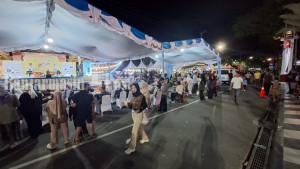 BAKUL-FEST-Suasana-gelaran-Bakul-Fest-2025-di-depan-Balai-Kota-Banjarmasin-S.jpg
