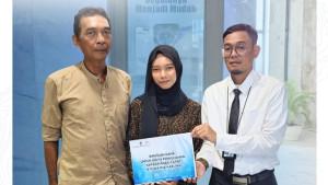 BANTU-PERKULIAHAN-Wayna-Karlina-tengah-menerimaSD.jpg