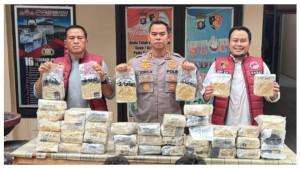 BARANG-BUKTI-SABU-Kapolres-Lamandau-AKBP-Joko-Widodo-besd.jpg