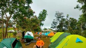 BERKEMAH-Pengunjung-bisa-berkemah-di-sdd.jpg