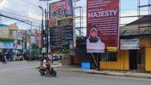 Baliho-yang-dipasang-oleh-korban-FN-yang-sempat-terpasangee.jpg