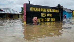 Banjir-cukup-parah-merendam-sebagian-wilayah-Kecamatan-Kapuas-Tengah.jpg