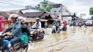 Banjir-di-Kalsel-Jalan-raya-terendam-di-pelaihari-Kabupaten-Tanah-Laut-Tala-Kamis-26012023.jpg