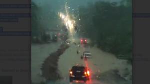 Banjir-di-kaqasan-akses-jalan-Alternatif-Banjarbaru-Batulicin-yang-banjir.jpg