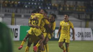 Barito-Putera-merayakan-gol-pertama.jpg