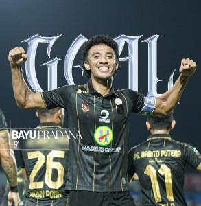 Bayu-Pradana-selebrasi-di-markas-Deltras.jpg