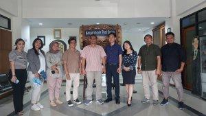 Benny-Wijaya-GM-Novotel-Banjarmasin-saat-mengunjungi-kantor-Banjarmasin-post.jpg