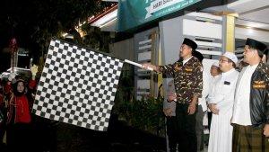 Bupati-Banjar-H-Saidi-Mansyur-melepas-kirab-santri.jpg
