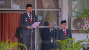 Bupati-HSS-Syafrudin-Noor-selaku-Inspektur-Upacara-saat-Peringatan-Hari-Pahlawan-01.jpg