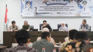 Bupati-HST-Samsul-Rizal-membuka-Workshop-Penyusunan-Target-Pajak.jpg