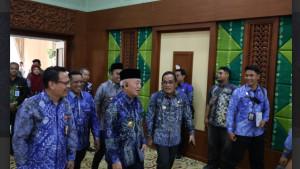 Bupati-HSU-Sahrujani-bersama-Gubernur-Kalsel-H-Muhidin-dalam-kegiatan-FGD.jpg