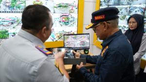 Bupati-Kotabaru-Muhammad-Rusli-saat-meninjau-Command-Center-Area-Traffic-Control-System.jpg
