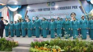 Bupati-Tala-H-Rahmat-Trianto-melantik-pengurus-baru-TP-PKK-Tala-periode-2025-2030.jpg